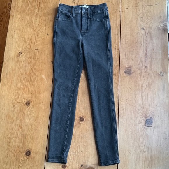 Madewell Denim - Madewell 10” high rise skinny Dark Gray /Black Denim size 25